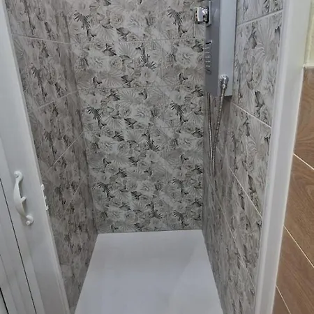 Scuderi Apartament *